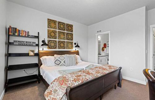 Spacious 2-Story, Pet&Fam Friendly, WFH, Gym&Pool - Foto 48