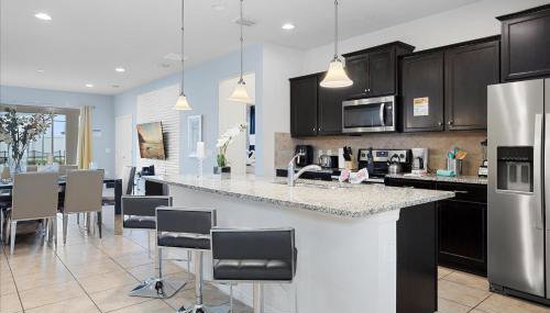 Bright Resort 7BR Home Pool Near Disney - Foto 3