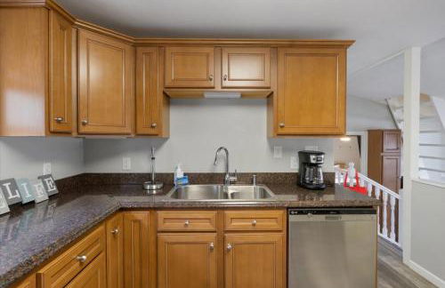 Beautiful Lake Front Home with Private Dock In Lick Branch Cove - Foto 10