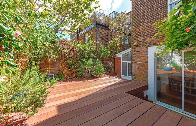 Charming Hampstead Retreat with Patio - Foto 16