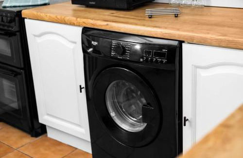 Three Bedroom House - Garden Space - Parking Included - Netflix Access - Parking - 74B - Foto 29