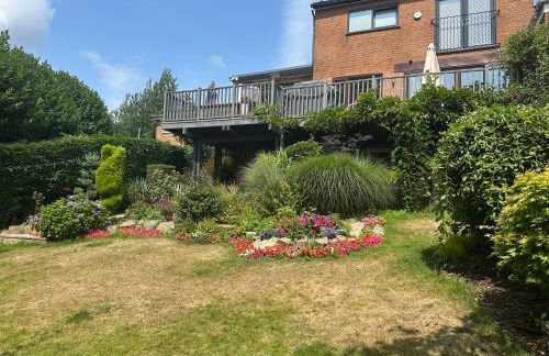 The Garden Apartment, Near Airport & City - Foto 8