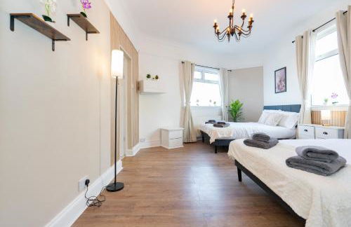 Open Mind Property - 4BR, 17 Guests & Free Parking - Foto 20