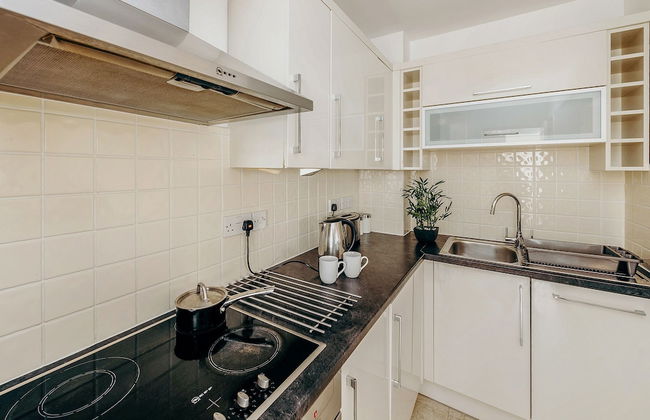 Douglas House - Photo 8