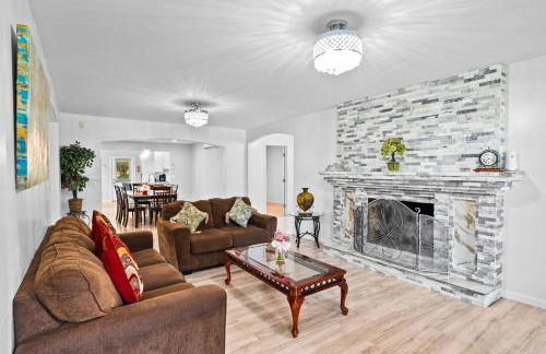 Lilburn Gateway with Game Loft, Fire Pit, Stone Mountain - Foto 12