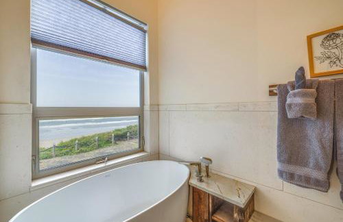 Oceanfront Home with Hot Tub, Sauna, 8 Mi to Newport - Foto 17