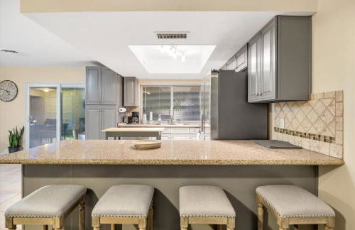 Stylish home with pool and spa - Foto 23