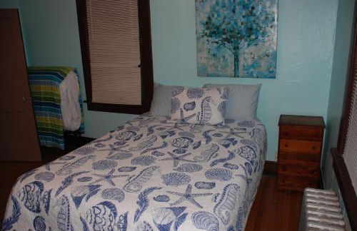 Old Time Beach Front Cottage - The Beach is your Backyard! Pet Friendly cottage - Photo 22