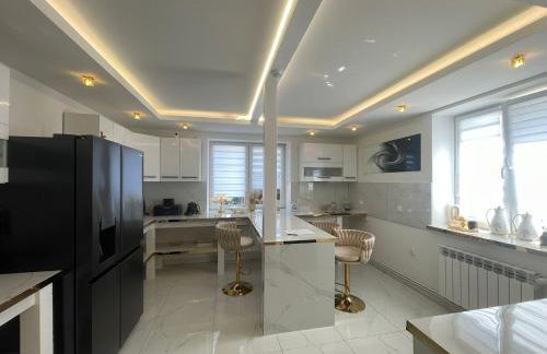 Luksusowa Ekskluzywna willa z sauną,siłownią dużym ekskluzywnym salonem na wyłączność eksluzywny duży dom 2 poziomy-dom nowoczesny styl elegancki 3 łazienki , sypialnia,salon, 2 duże garaże POMYSŁ NA JESIENNO ZIMOWY WYJAZD wolne terminy !! - Foto 28