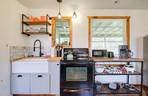 Faith Cabin in Cosby Fire Pit and Covered Deck - Foto 12