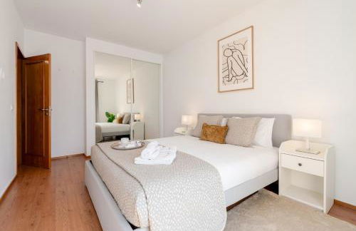 Bright Flat with Balcony & Garage by HostWise - Foto 9