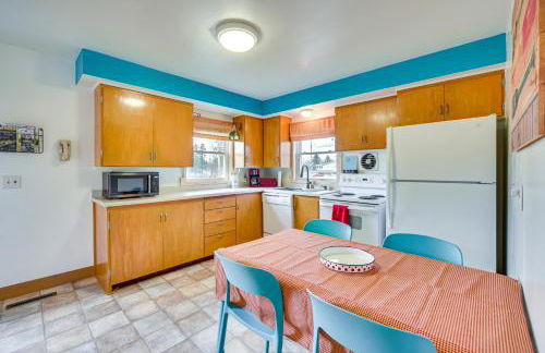 Birchwood Cottage with Red Cedar Lake Access! - Foto 7