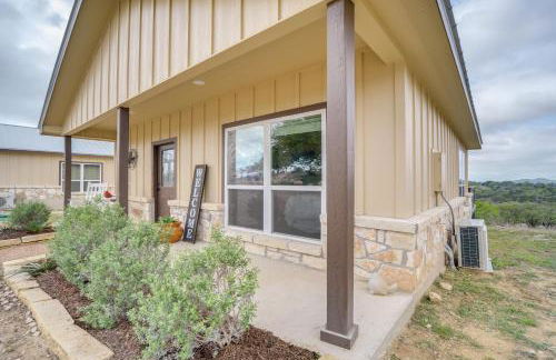 Center Point Countryside Cottage with Deck, Grill! - Photo 24