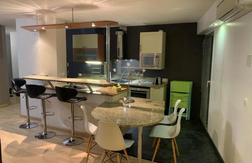 Appt 4 pers, centre-ville tout à pieds, plage 300m, aperçu mer, très calme parking privé, possibilité garage et location vélos électriques - Foto 9