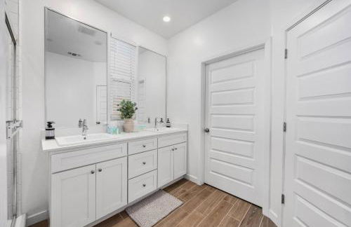 Serenity House- Newly Built, Peaceful Stay - Photo 22