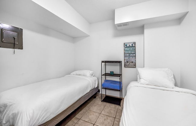 Spacious Lakefront Condo w Amazing View - Photo 2