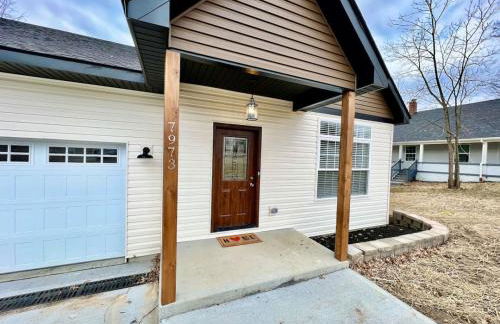 Beautiful NEW Ranch Home with a large deck and games - Foto 30