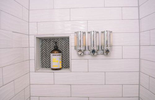 New 4 Bedroom House for Downtown Travelers - Foto 30