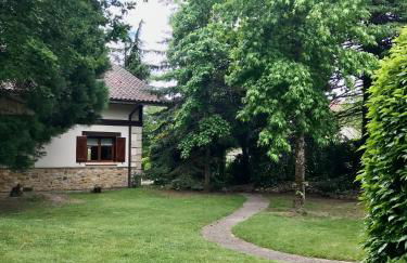 Caserio Arrigorri excelente ubicación jardín con BBQ perfecto para grupos - Foto 8