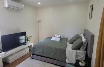 Cozy Studio Walk to Shops, Quick Drive to DC - Foto 5