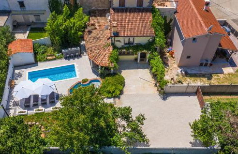 4 Bedroom Lovely Home In Veliki Vareski - Foto 14