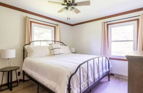 100 Acre Red Brick Ranch Hocking Hills Cabin Hot Tub 12 - Foto 23