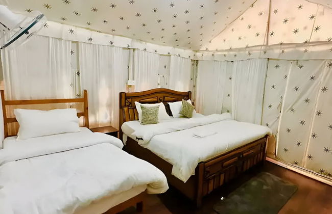 Hollywood Camps and Restaurant Bir - Foto 2