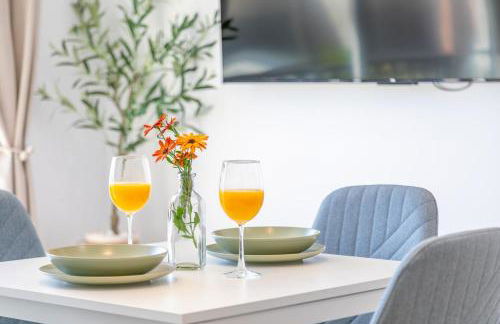 Modern and Stylish Apartment 2: Terrace and Pool - Foto 16