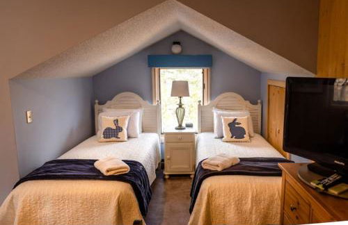 Wine Moose w Hot tub Fireplace Sauna 9min to Mt Snow - Foto 45