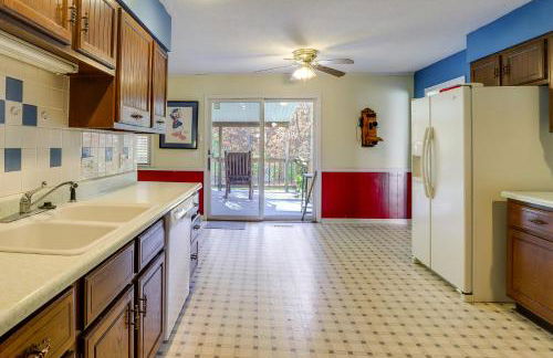 Charming Paris Home with Porch Hunt and Unwind! - Foto 8