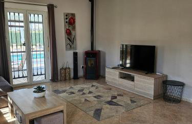 Villa - Sleeps 4 - Pool - Patio - Parking - Photo 47