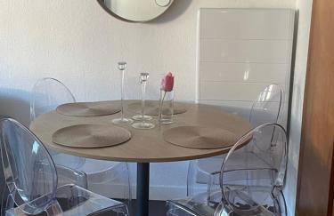 50 m2 T2 au calme, lumineux, confortable, cosy, climatisé, privatif avec parking gratuit et terrasse - Foto 9