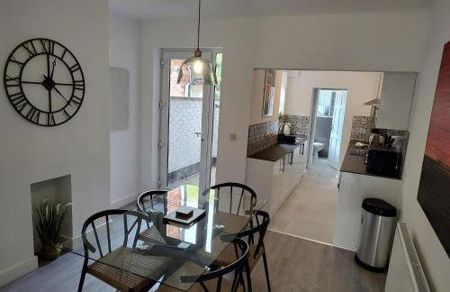 5 Fernie ave contractor home in center of Melton Mowbray - Photo 1