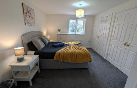 Large Modern House With Private Parking - Photo 122