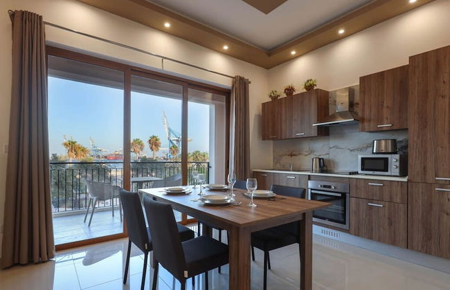 Gem Beachfront Apt With Amazing Bay and Sea Views - Foto 14