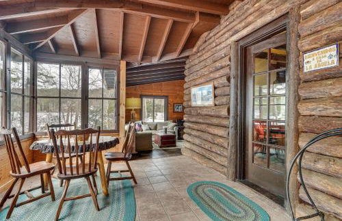 Great for Gatherings! Lakefront Ticonderoga Villa - Foto 11