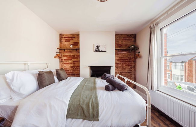 Host Stay Sherrington Road Abode - Photo 2