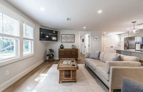 Newly Renovated LowCountry Cottage with Marsh Views - Sleeps 6 - Foto 2