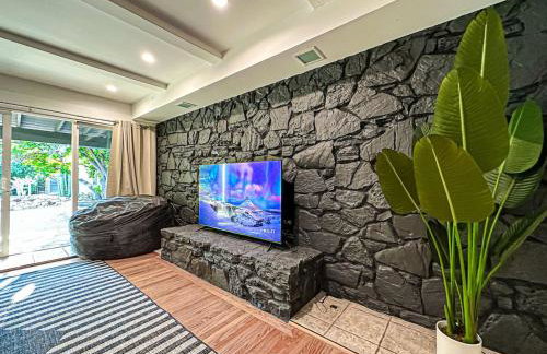 6BR Pool Escape for Friends and Family - LOU1 - BUR - Foto 26