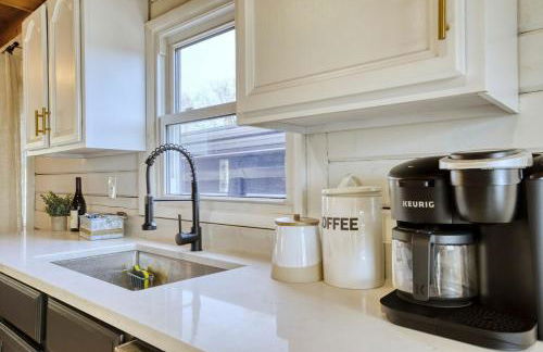 The Black Log Cabin - Hot Tub & Game Room - Foto 34