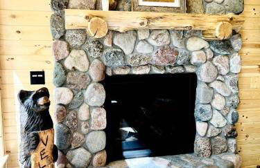 Group Lake Cabin with Ping Pong Table Loaded with Kayaks in Wisconsin - Foto 12