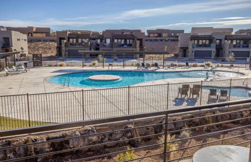 Poolside Plunge - Foto 23