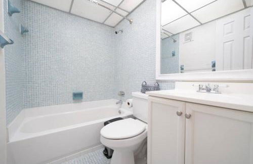 Enjoy Fully Equipped 2BR Condo Near The Beach - Foto 7