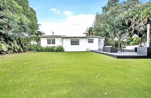 Bright 4BR North Miami Villa Close to Beaches and Huge Backyard - Foto 37