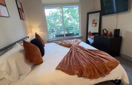 Beautiful Condo on Riverwalk King Suite w Free Parking Pet Friendly Centrally Located on the Riverwalk - Foto 10