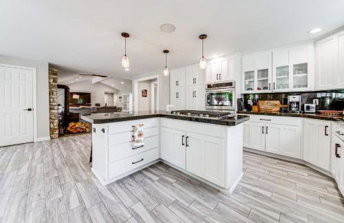 Private Pond and Indoor Pool Grand Arlington Villa! - Foto 8