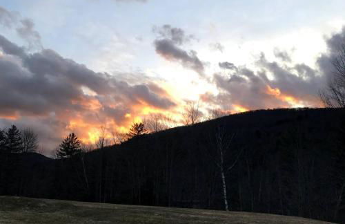 Entire Enchanting, Light-Filled 1830 Farmhouse - Foto 26