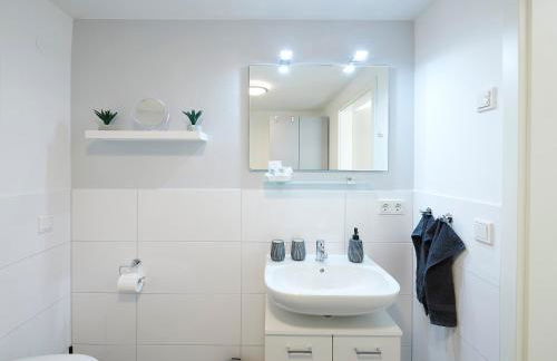 Stilvolles Apartment ruhig, 24-7 Self-Check in, WLAN top, Parkplatz an der Strasse, Bushaltestelle vor Haus - Foto 20