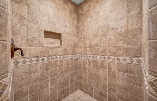 Private Lakefront Oasis - 5 Bedroom, Private Dock, & Firepit - Foto 21