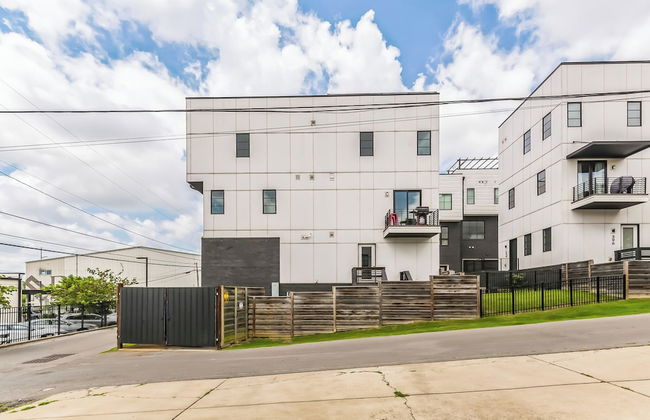 Chic Townhome for 10 W/rooftop - Foto 30